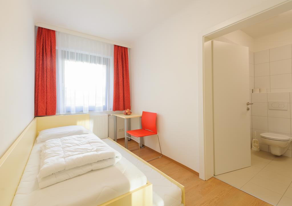 Hostel Hütteldorf Bécs Kültér fotó